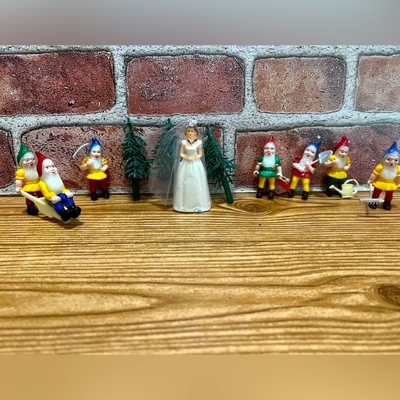 Vintage Snow White & The Seven Dwarves Cake Toppers Set with Trees - Picture 1 of 6
